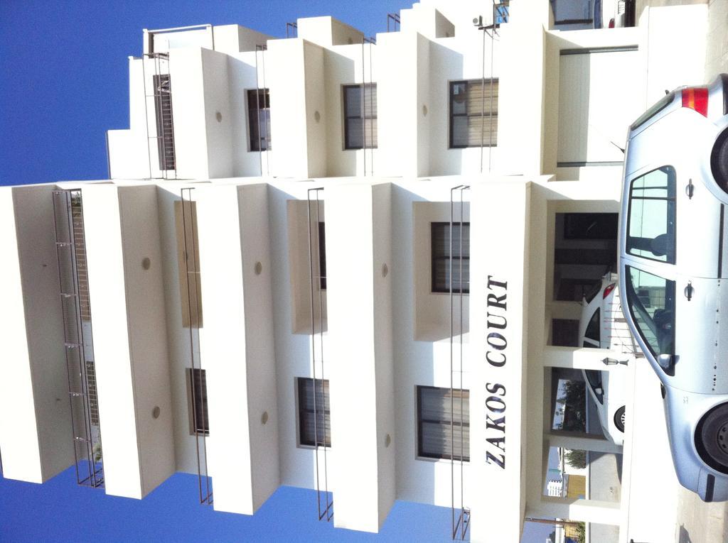Zakos Court Apartments Larnaca Bagian luar foto