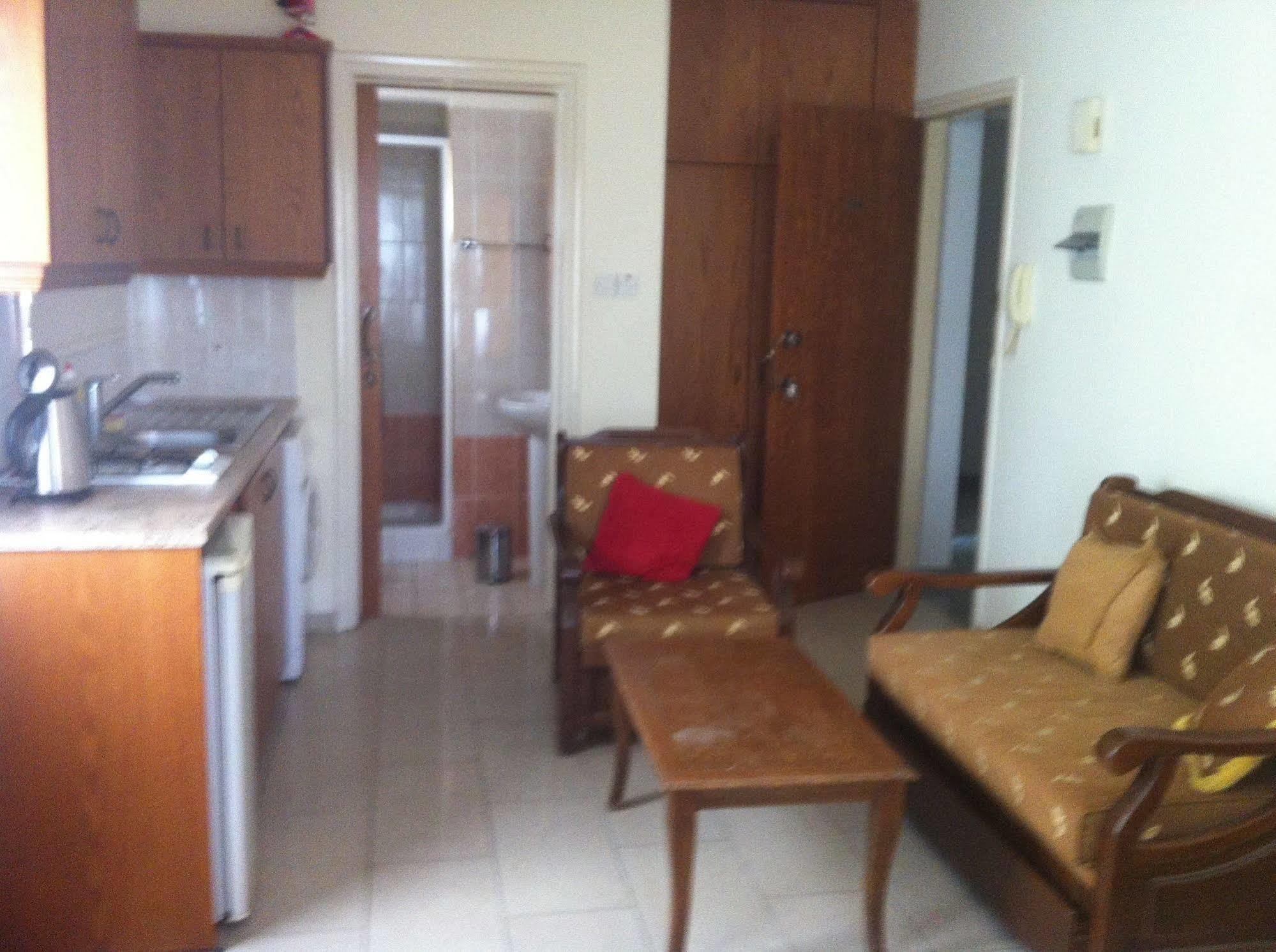 Zakos Court Apartments Larnaca Bagian luar foto