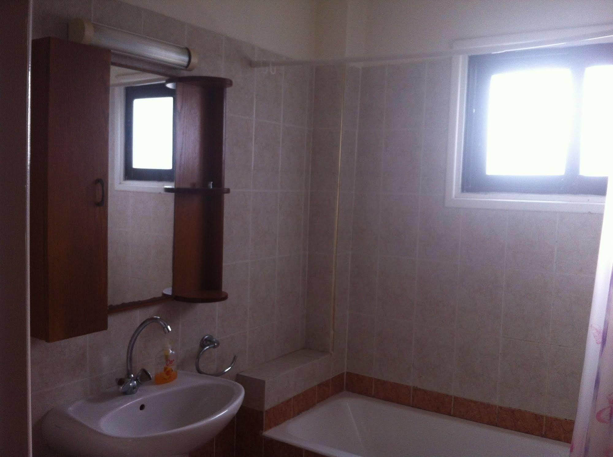Zakos Court Apartments Larnaca Bagian luar foto