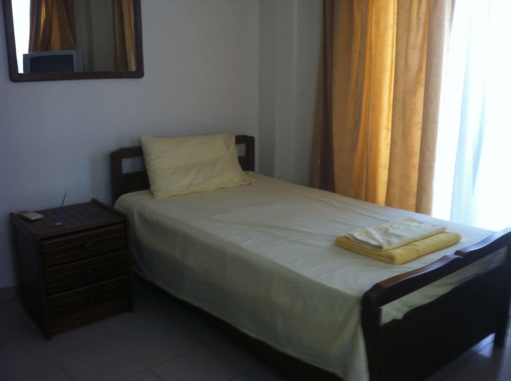 Zakos Court Apartments Larnaca Bagian luar foto