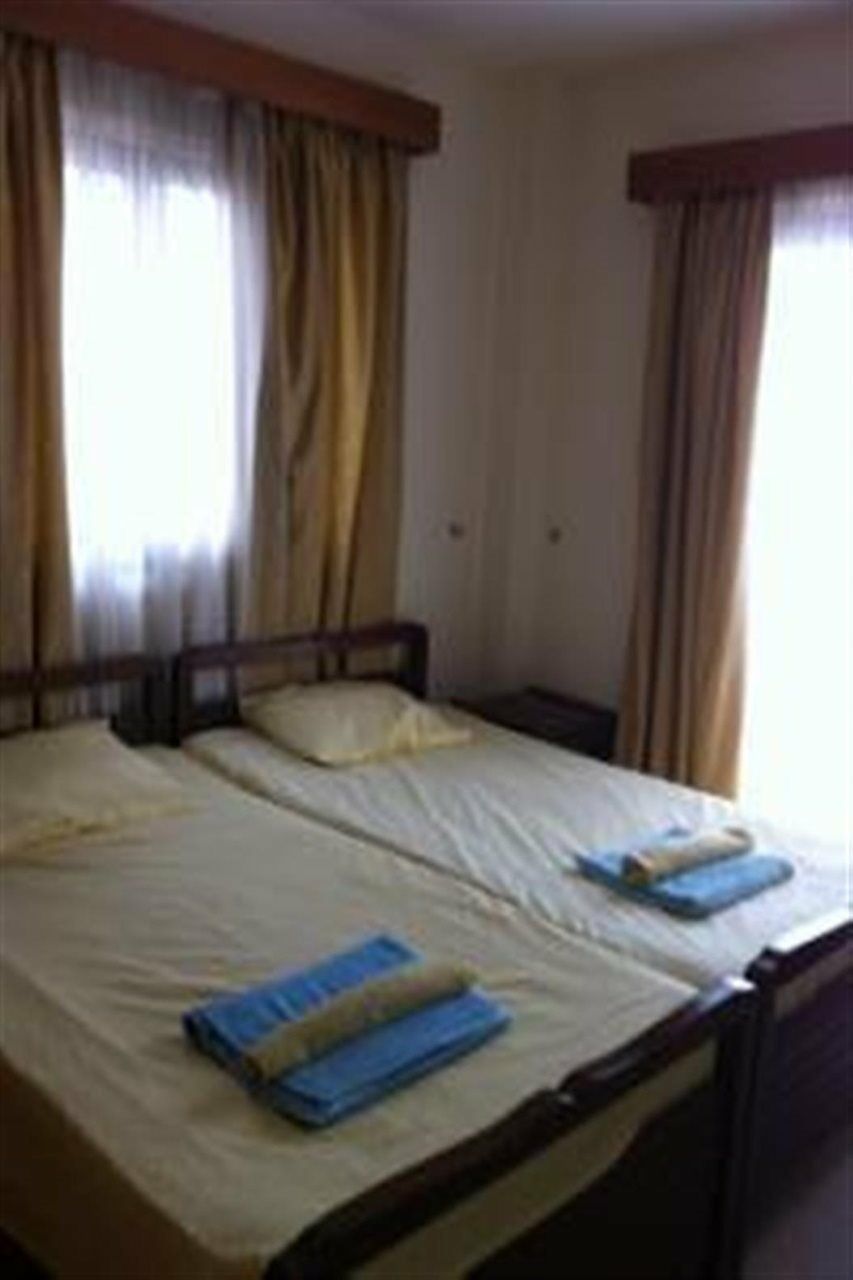 Zakos Court Apartments Larnaca Bagian luar foto